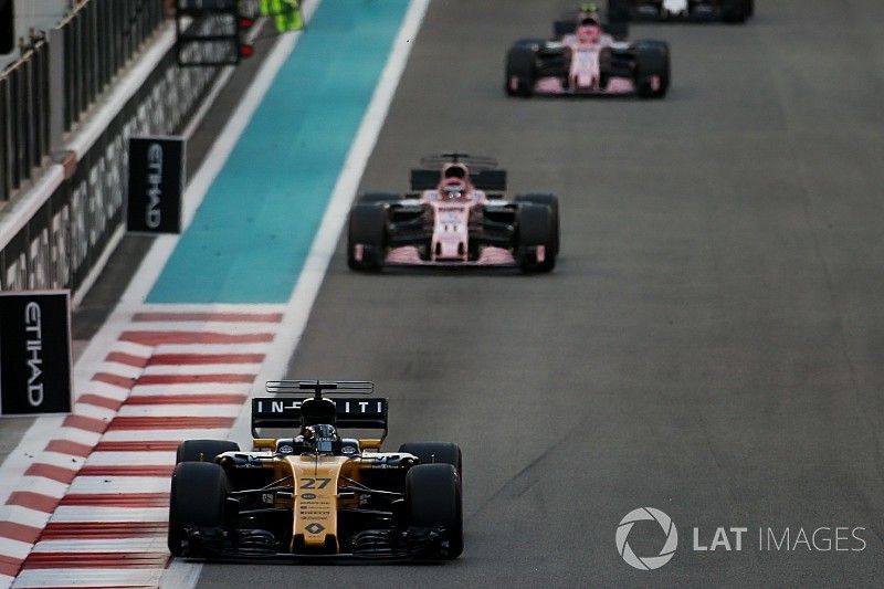 Nico Hulkenberg, Renault F1 Team RS17, Sergio Perez, Force India VJM10, y Esteban Ocon, Force India 