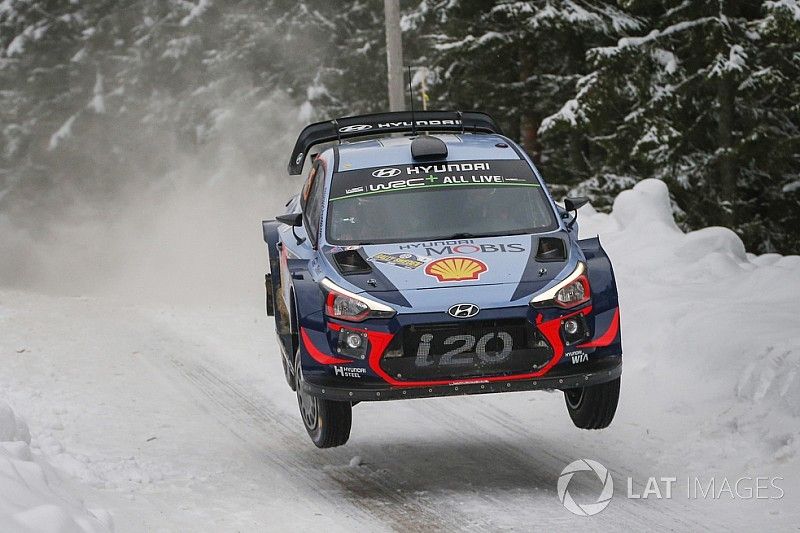 Svezia, PS11: squillo di Neuville. Mikkelsen passa Paddon e torna terzo