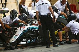 Hamilton turun grid setelah ganti girboks