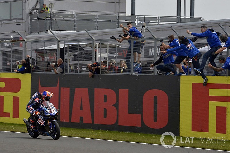 Van der Mark completa el primer doblete de Yamaha desde 2011