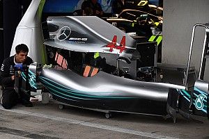 Hamilton hoopt Ferrari en Red Bull “bang te maken” met groot upgradepakket