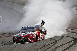 Kyle Busch and Larson collide in spectacular finish at Chicagoland