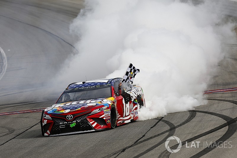Kyle Busch and Larson collide in spectacular finish at Chicagoland