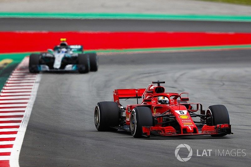 Sebastian Vettel, Ferrari SF71H, Valtteri Bottas, Mercedes AMG F1 W09