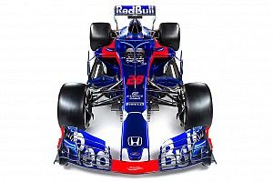 Compare Toro Rosso com motor Renault e novo modelo Honda