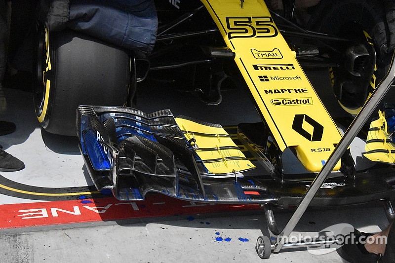 Magyar Nagydíj: betét a Renault szárnyán és eltérő fékhűtések a pitben