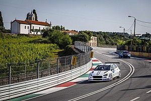 Michelisz a dobogón a második vasárnapi futamon, Björk pedig simán nyert