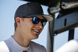 Newgarden lidera un 1-2 de Penske en la primera práctica en Iowa