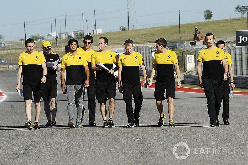 Прост: Сайнс заполнил в Renault дыру, которую не мог заполнить Палмер