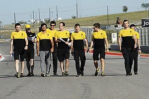 Прост: Сайнс заполнил в Renault дыру, которую не мог заполнить Палмер