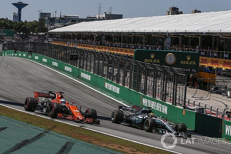 Mercedes toma "seriamente" la amenaza de McLaren y Renault