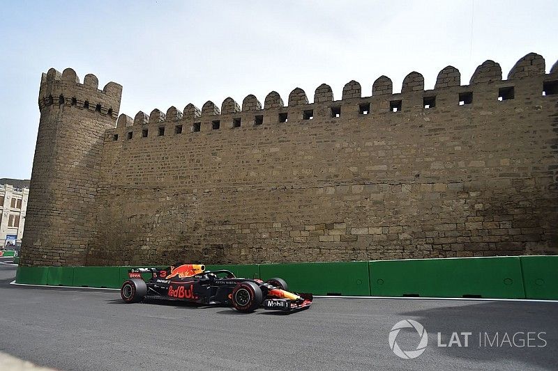 Ricciardo primero y Alonso, "el mejor del resto" en los Libres 2 de Bakú