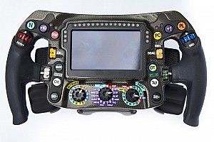 Les secrets du volant de la Mercedes W10