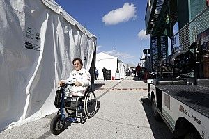 Zanardi passa por cirurgia de cinco horas para reconstrução craniofacial