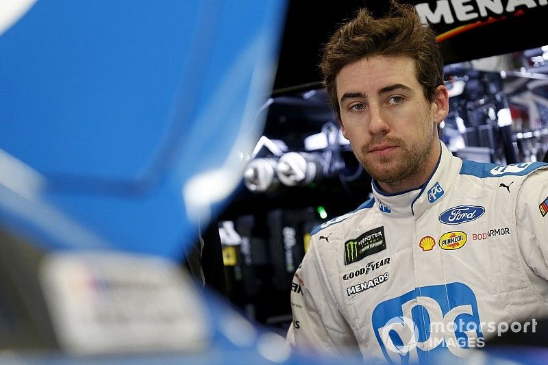 Penske lidera la primera práctica y Suárez en 16