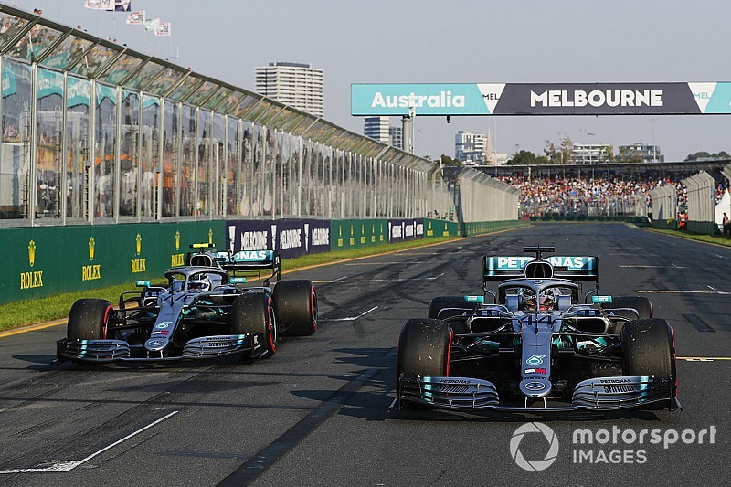 Mercedes se diz 'perplexa' e 'chocada' com vantagem para a Ferrari na Austrália