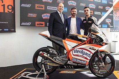Max Biaggi pronto al debutto in Moto3 con il suo team: ecco la KTM per Aron Canet