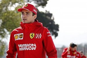 Ferrari ahora dice que Leclerc es "libre de luchar" contra Vettel