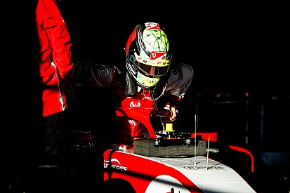 Mick Schumacher, Bahreyn testinde Alfa Romeo ile piste çıkmaya hazırlanıyor