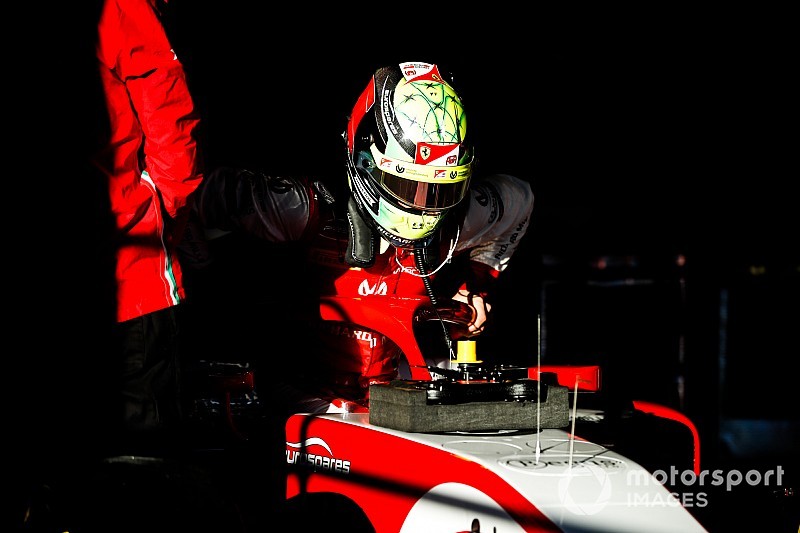 Mick Schumacher, Bahreyn testinde Alfa Romeo ile piste çıkmaya hazırlanıyor