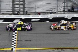 Jimmie Johnson apologizes after turning Kyle Busch in Duel race