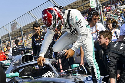 Hamilton Will Smith fiával pózolt az ausztrál rajtrácson