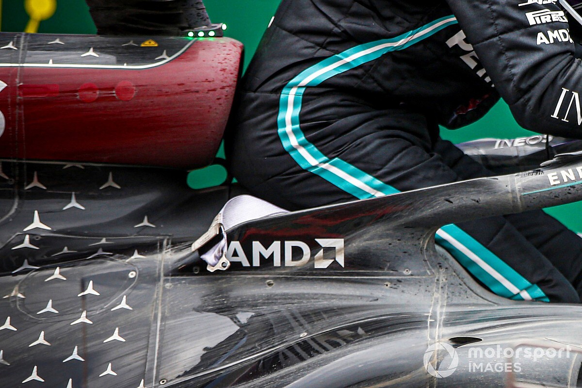 Mercedes da pistas de su W12: homenaje a Lauda ¿y negro mate?