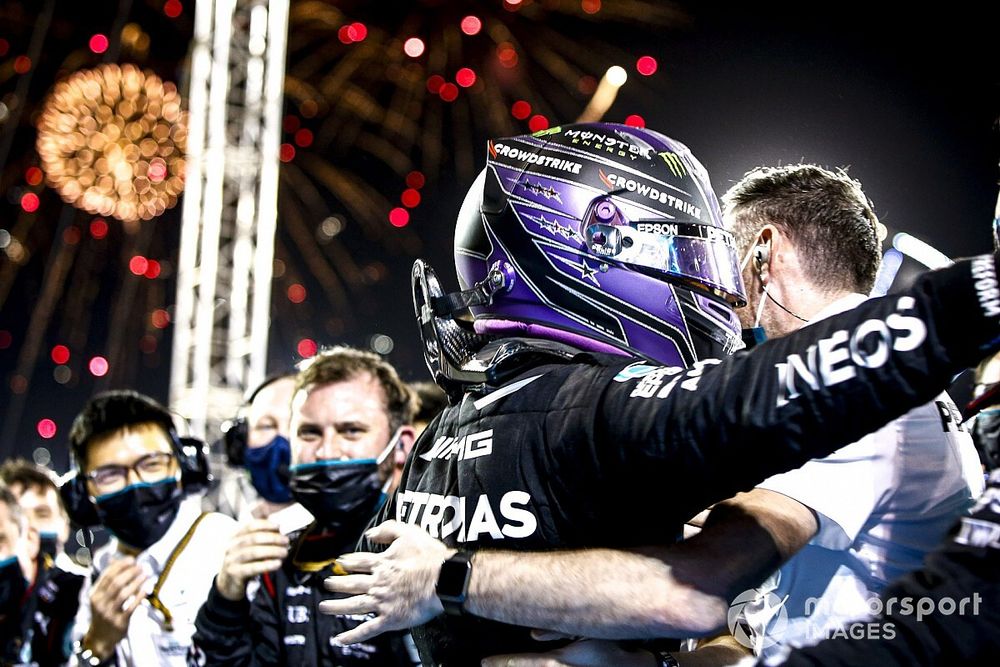 Internationale media: Spektakelstuk dankzij Hamilton en Verstappen
