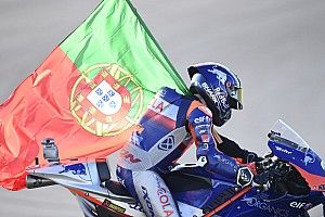 Oliveira Akui Tak Melihat Pit Board Selama Tiga Lap