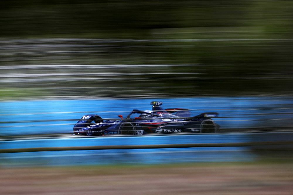 Rome E-Prix: Cassidy takes maiden Formula E pole in wet qualifying