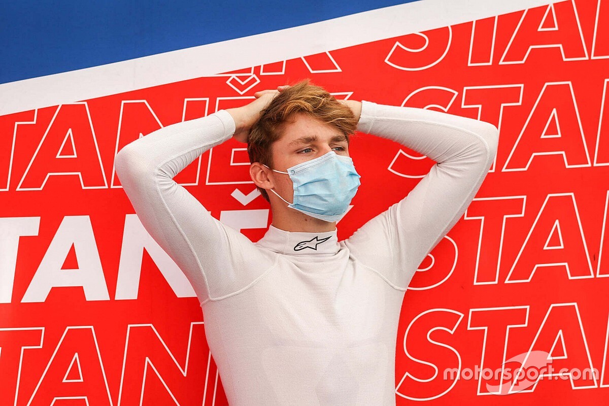 Staněk w składzie Hitech GP