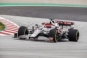 Kubica sur le pont avec Alfa Romeo à Barcelone