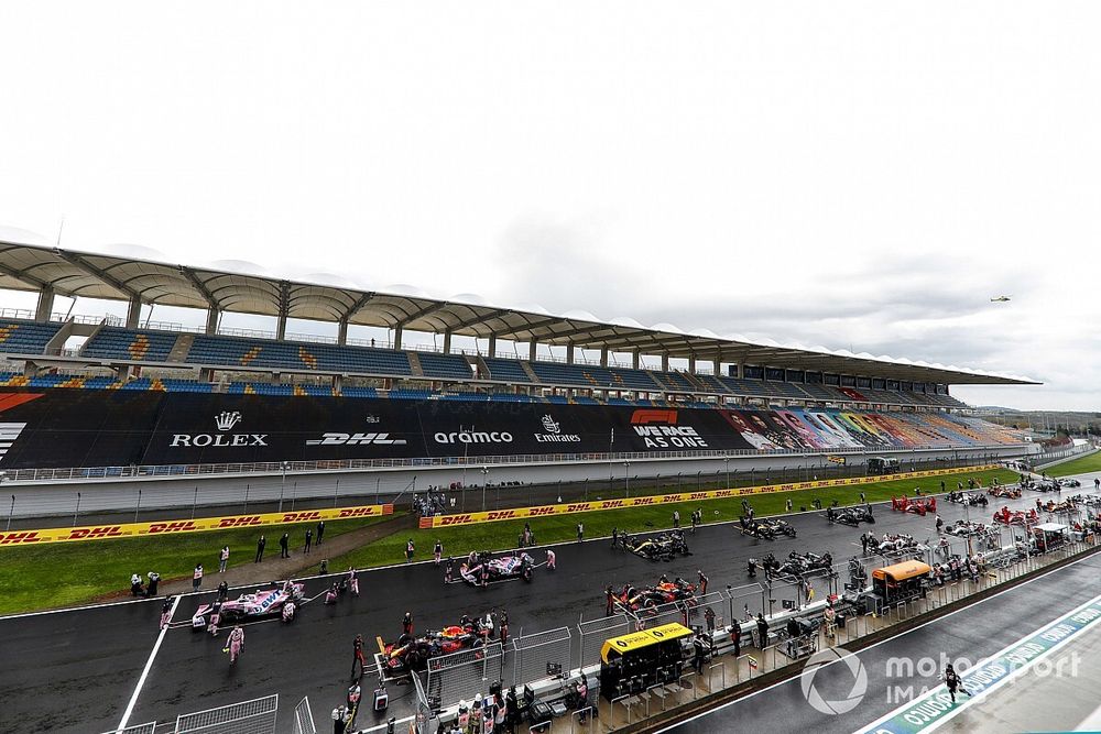 Start grid with Lance Stroll, Racing Point RP20. Max Verstappen, Red Bull Racing RB16 and Sergio Perez, Racing Point RP20 