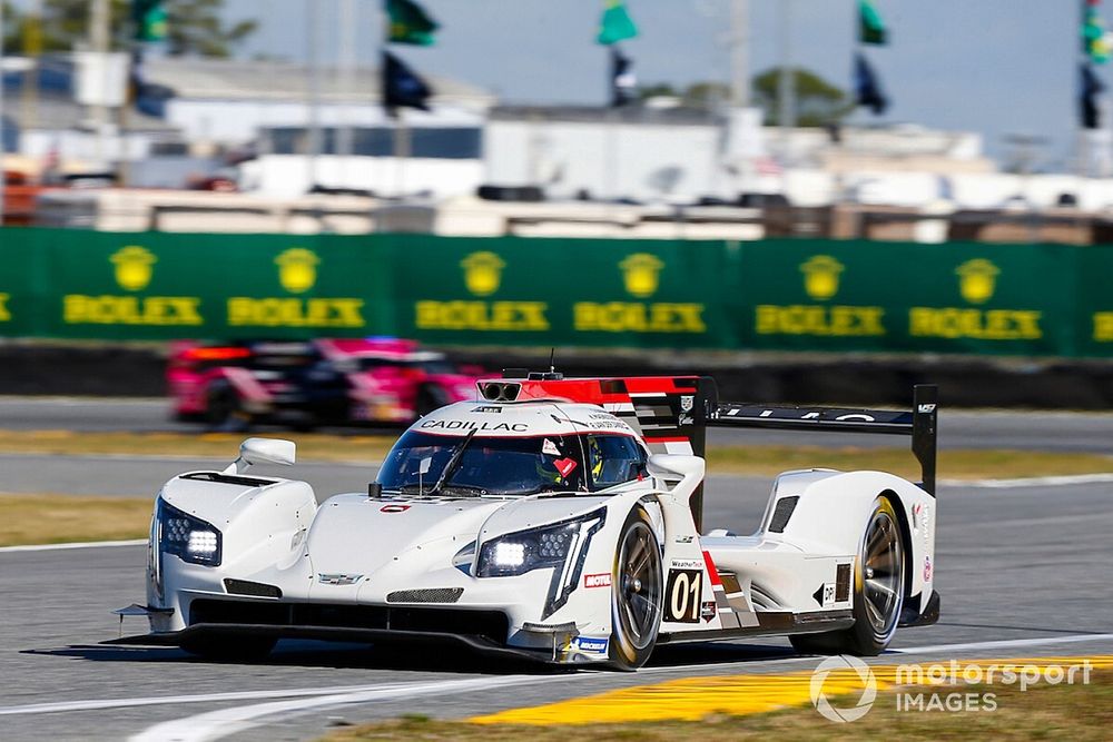 Rolex 24: Ganassi Cadillac leads very close first practice