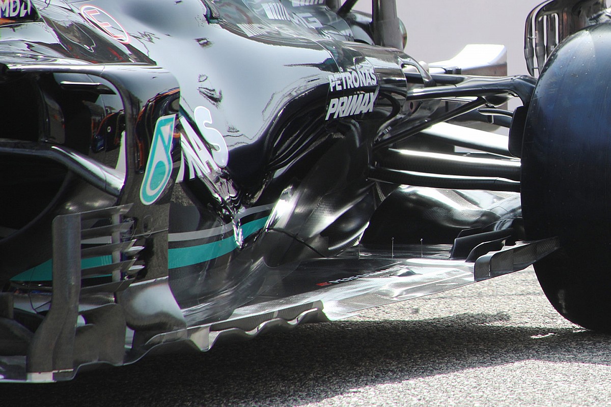 Подсмотрено на тестах: новое днище Mercedes