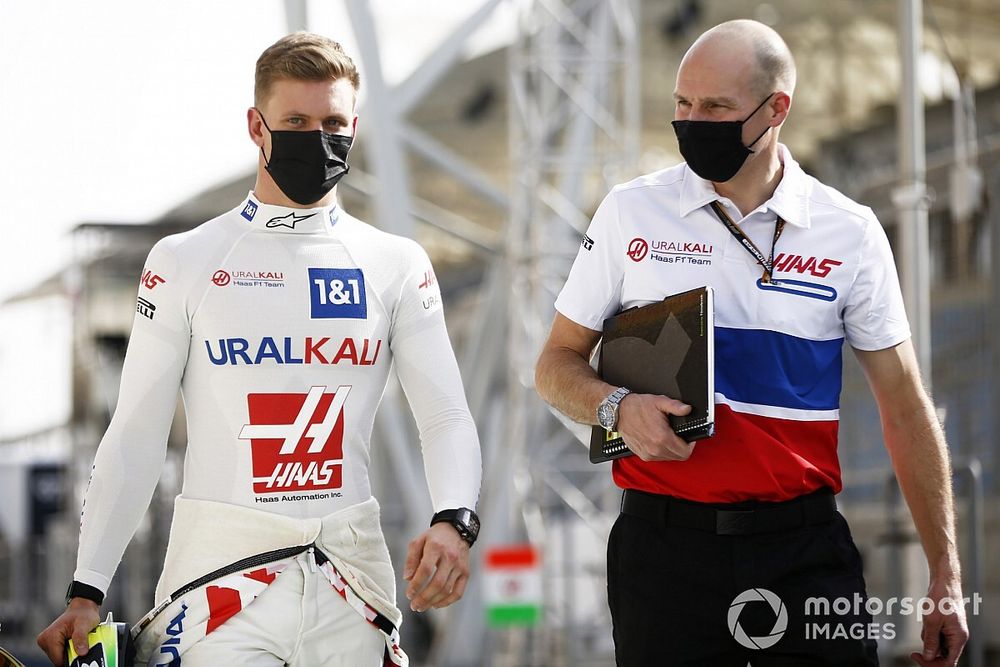 Schumacher: É “divertido” pensar que vou correr contra alguns rivais do meu pai na F1