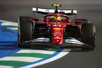 Hamilton evita penalización por bloquear a Albon en la FP2 de Arabia