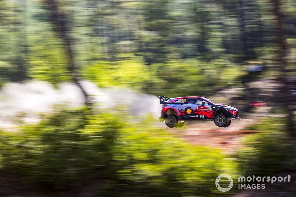 Neuville no claudica: "No bajaré los brazos hasta el final"