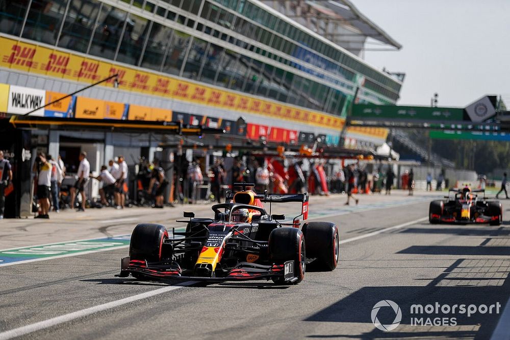 Verstappen valt uit in knotsgekke Italiaanse Grand Prix