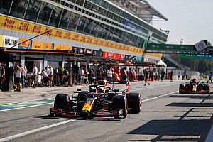 Verstappen valt uit in knotsgekke Italiaanse Grand Prix