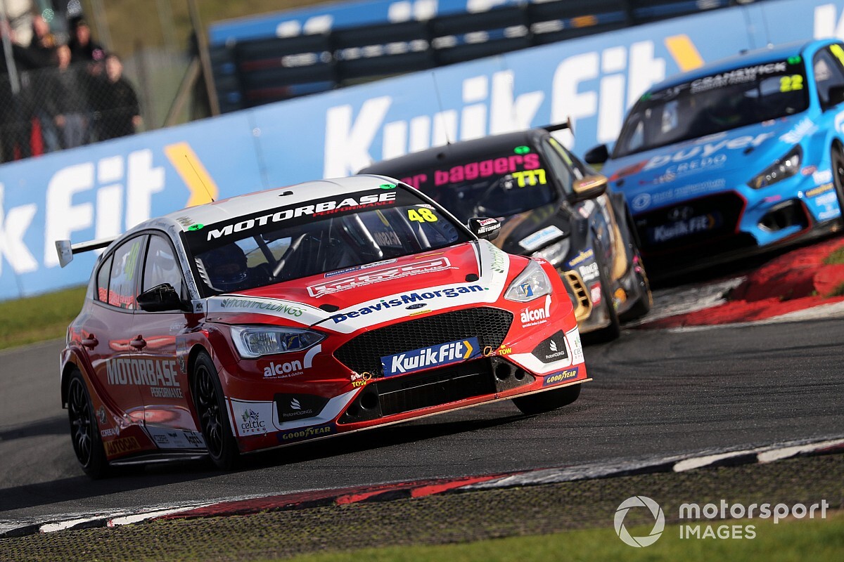 Non-elite UK racing cancelled, BTCC & British GT finales go ahead