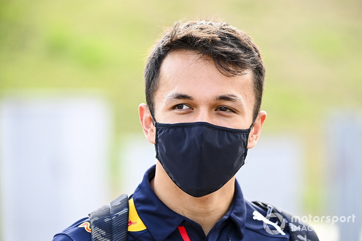 Albon, Red Bull'daki geleceğiyle alakalı haberleri okumuyor