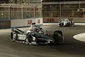 Diriyah E-Prix: Vandoorne error gives De Vries win in Mercedes 1-2