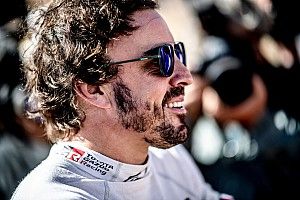 Alonso az utolsó helyről nyerte meg a legendák második versenyét!