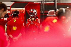 SZENZÁCIÓ: Leclerc-és Ferrari-POLE Szingapúrban Hamilton előtt