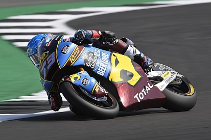 Moto2, Silverstone: pole da record per Marquez, Luthi cade ed è 12°