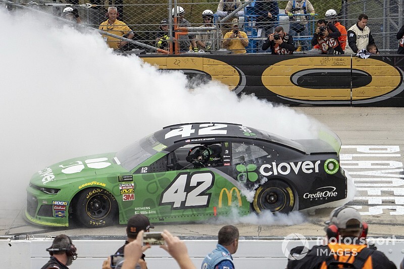 Dover: Larson beendet Durststrecke, hebt sich auf dritte Playoff-Stufe