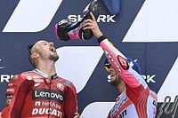 Гонщик MotoGP пообещал проблемы напарнику, если его возьмут в Ducati