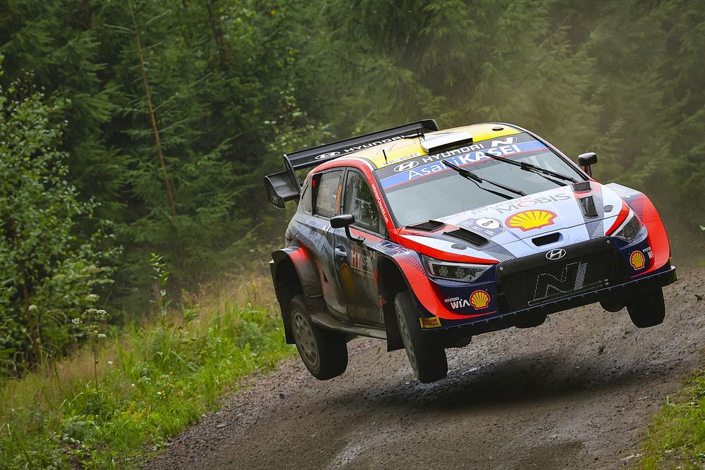 Finlandiya Rallisi: Tanak kazandı, Toyota iki araçla podyumda