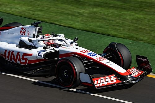 Magnussen: "No es irreal soñar con subir al podio con Haas en 2022"